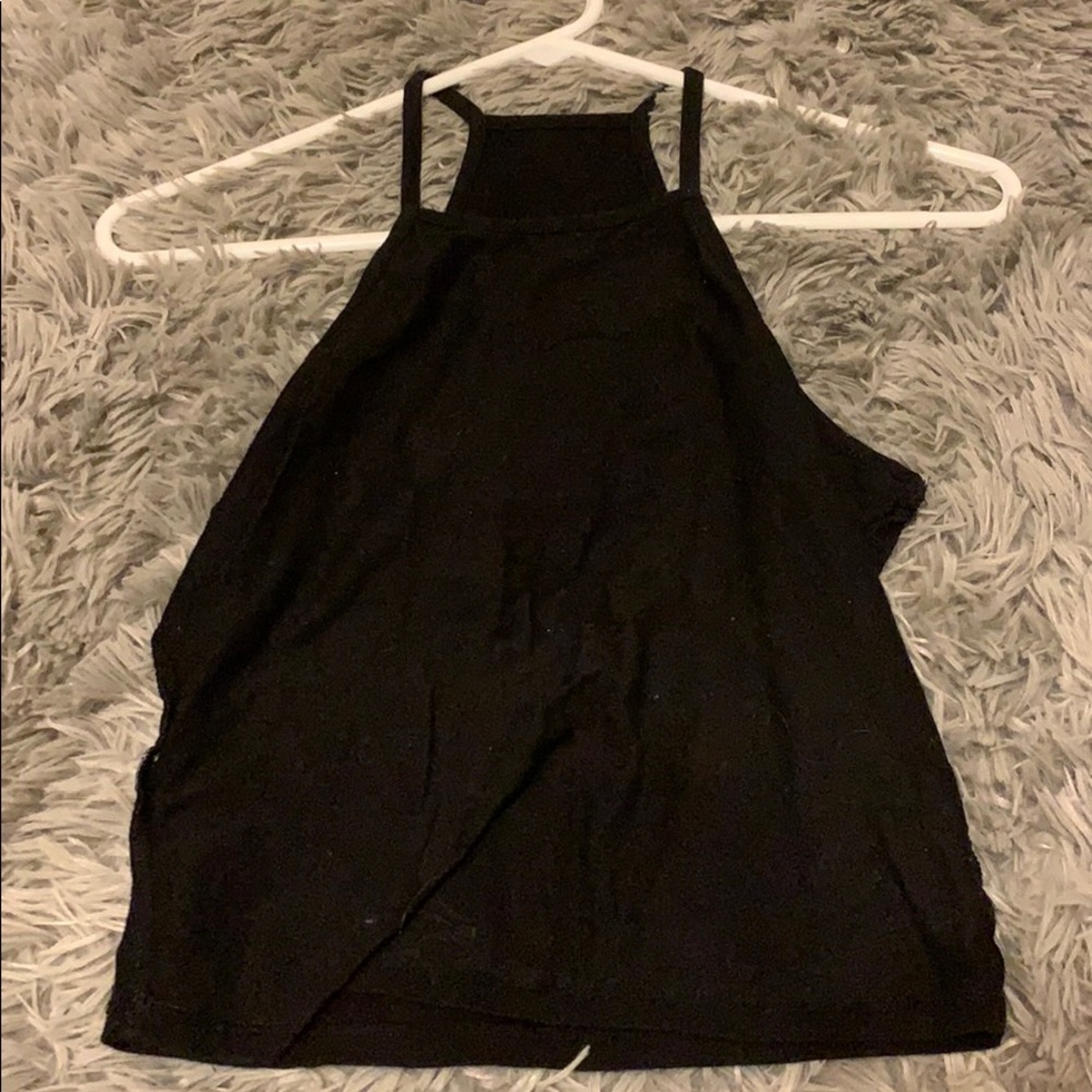 Black around the neck tanktop